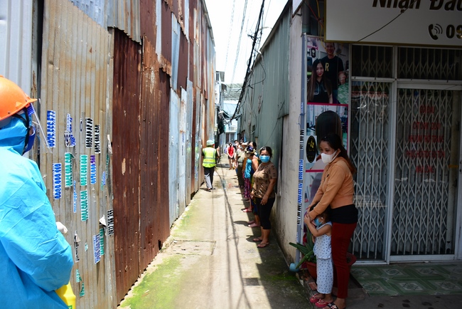 Chùa Hoằng Pháp: Tiếp tục hỗ trợ người dân khó khăn trong đại dịch Covid (đợt 8)